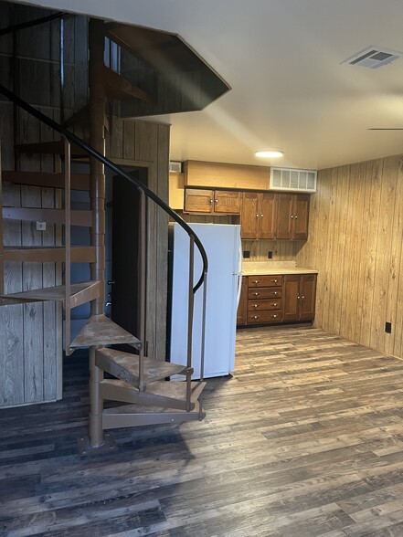 Building Photo - 229 N Duncan St