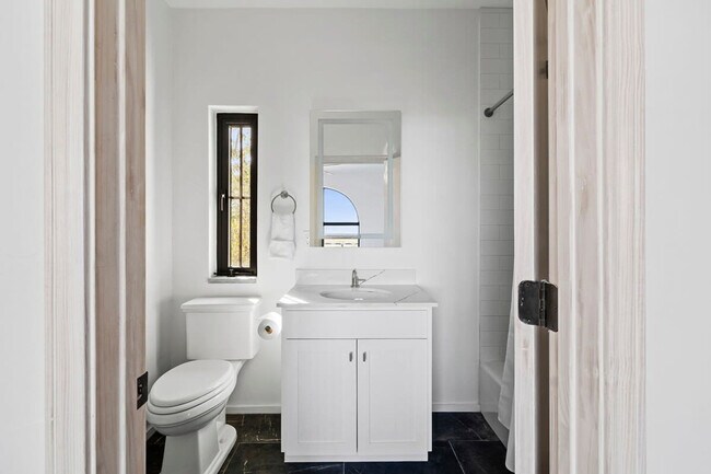 Building Photo - 2701 Bumble Bee Dr