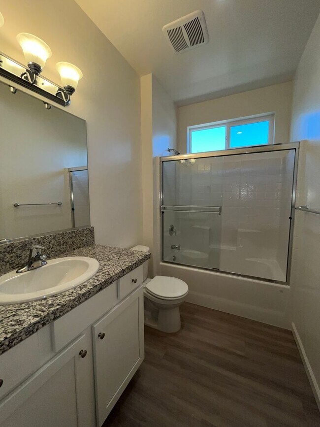 Building Photo - 4214
