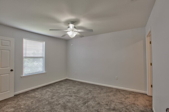 Building Photo - 1677 Quazar Rd