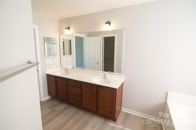 Building Photo - 14813 Provence Ln