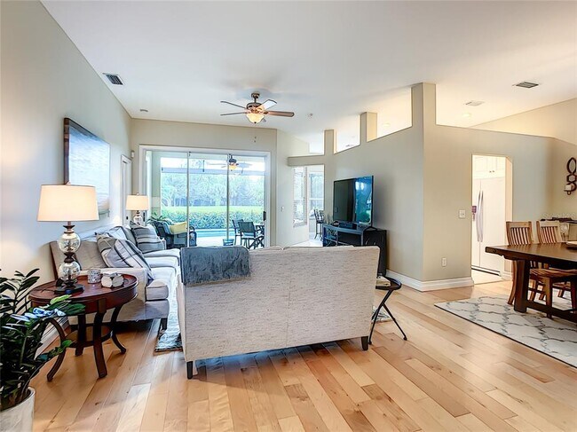 Building Photo - 539 Fallbrook Dr