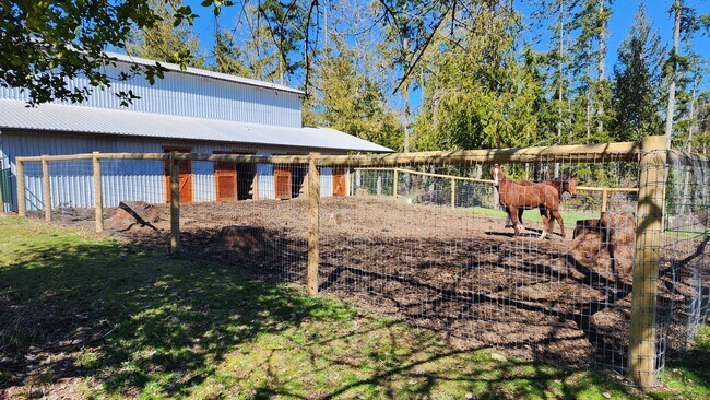 Building Photo - 11839 Glenwood Rd