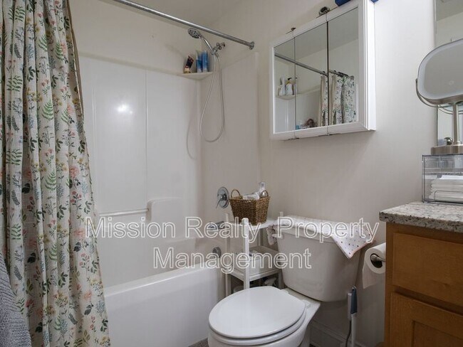 Building Photo - 11905 Centre St