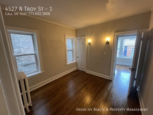 Building Photo - 4527 N Troy St