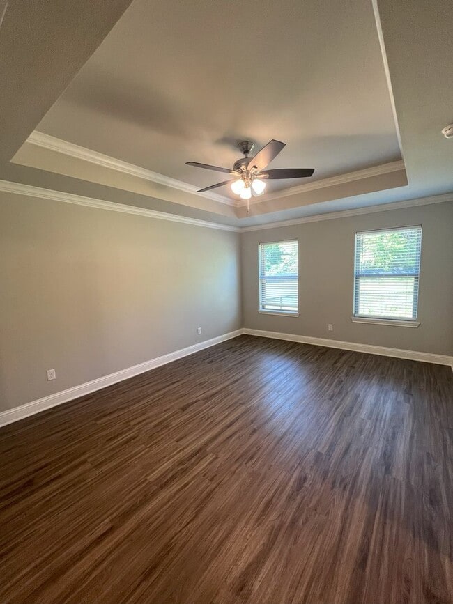 Building Photo - Country Heights #502