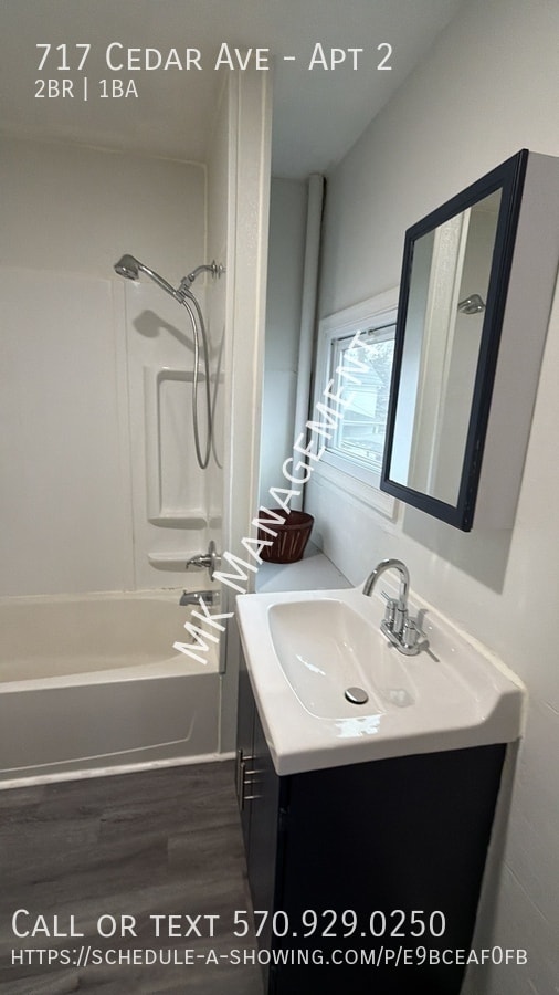 Building Photo - 717 Cedar Ave