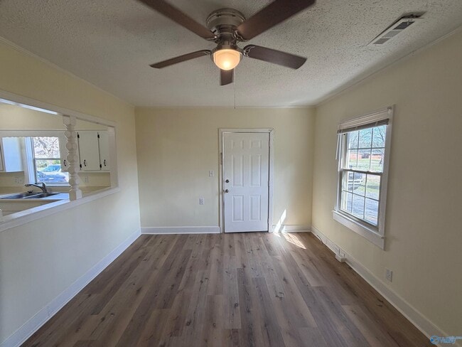 Building Photo - 1821 7th St SE