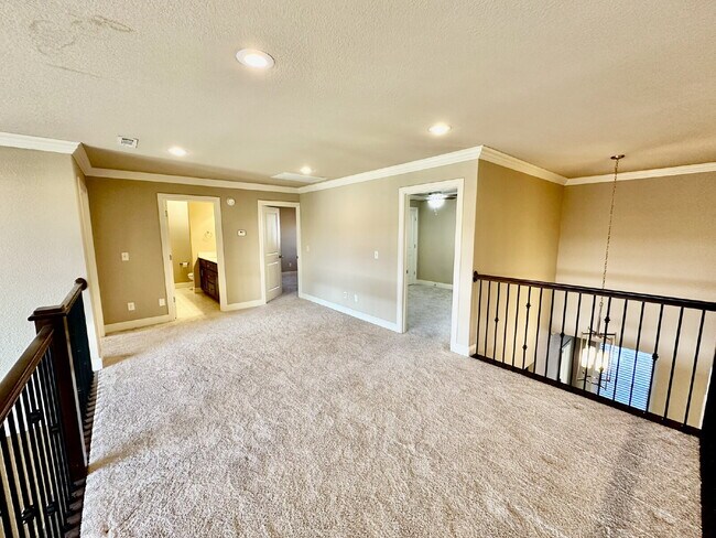 Building Photo - 6613 W Valley View Rd