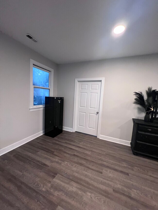 Living Room - Door goes into 3rd bedroom - 160 N Peace Haven Rd
