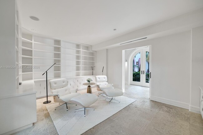 Building Photo - 16 Palm Ave