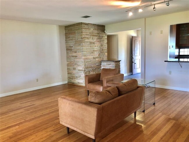 Building Photo - 336 Blue Heron Dr