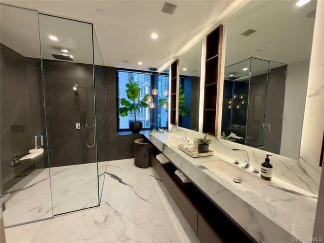 Building Photo - 18 W 53rd St