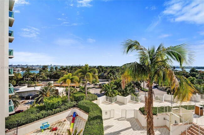 Building Photo - 7900 Harbor Island Dr