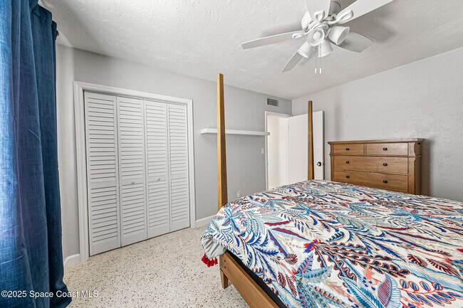 Building Photo - 285 Le Jeune Dr
