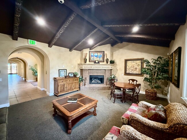 Building Photo - Two Bedroom Suite Townhome and Includes a Garage and Laundry!