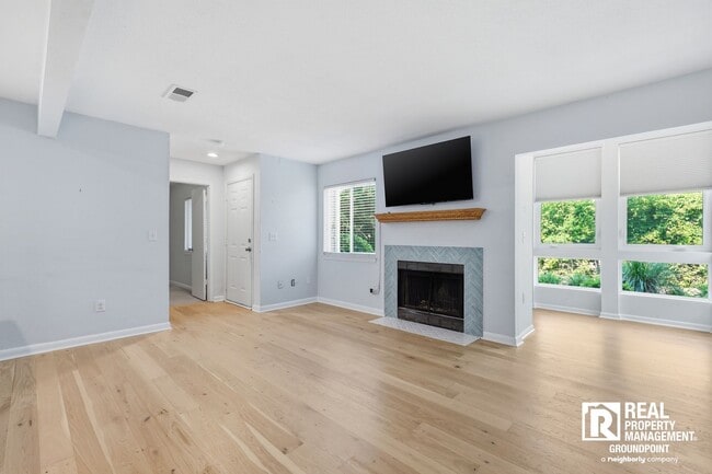 Building Photo - East Bridge Town Lofts Living | Prime Location Near Downtown Charleston