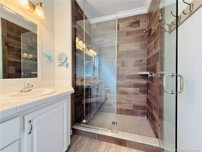 Building Photo - 252 NE Ebbtide Way