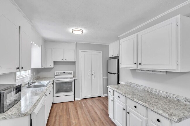 Building Photo - 3BR, 1.5 BA Ranch on Over Half an Acre with Fenced Yard, and Deck $1850/mo rent