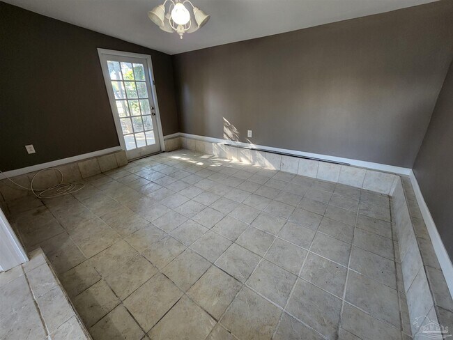 Building Photo - 3052 Creighton Rd