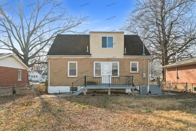 Building Photo - 1121 Trampe Ave