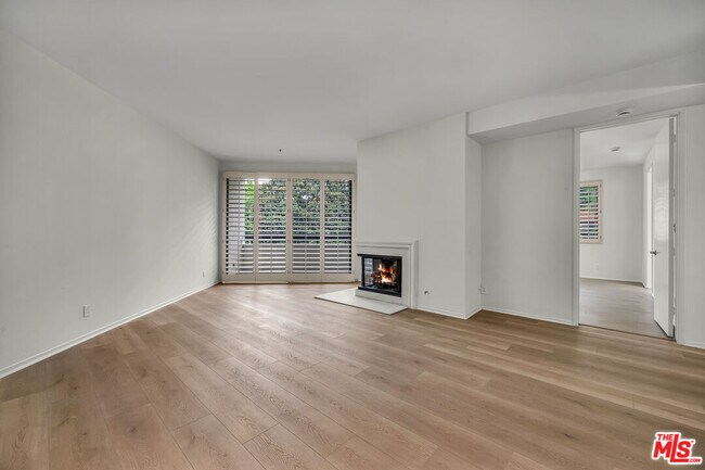 Building Photo - 2131 Century Park Ln