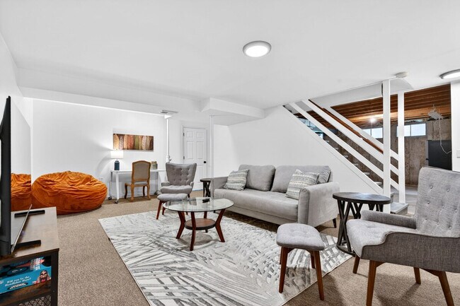 Building Photo - 2705 Freemantle Dr