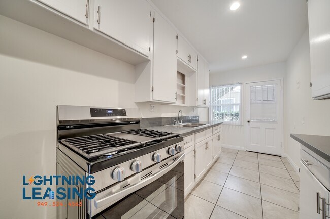Building Photo - 1625 Normandie-22D