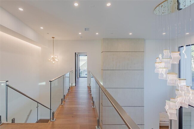 Building Photo - 614 Robin Dale Dr