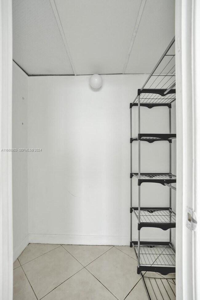 Building Photo - 300 Bayview Dr