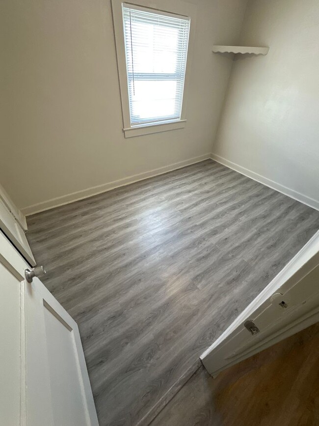 Building Photo - 3-bedroom ranch East York.