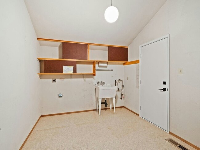 Building Photo - 43236 E Oakside Pl
