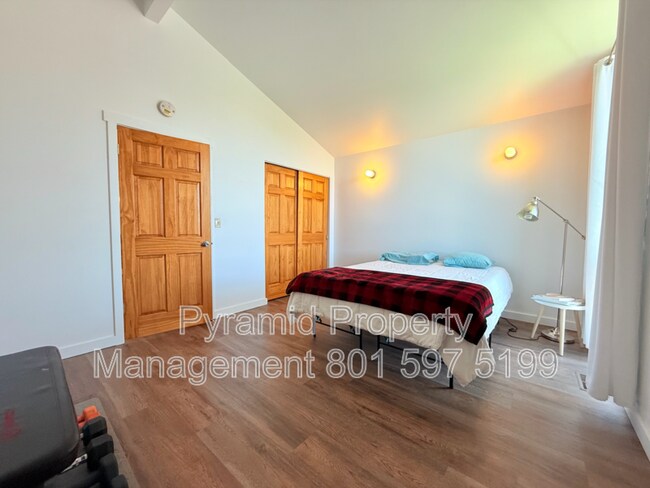 Building Photo - 251 S 700 E