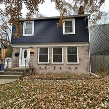 Building Photo - 1532 Sylvan Ave SE