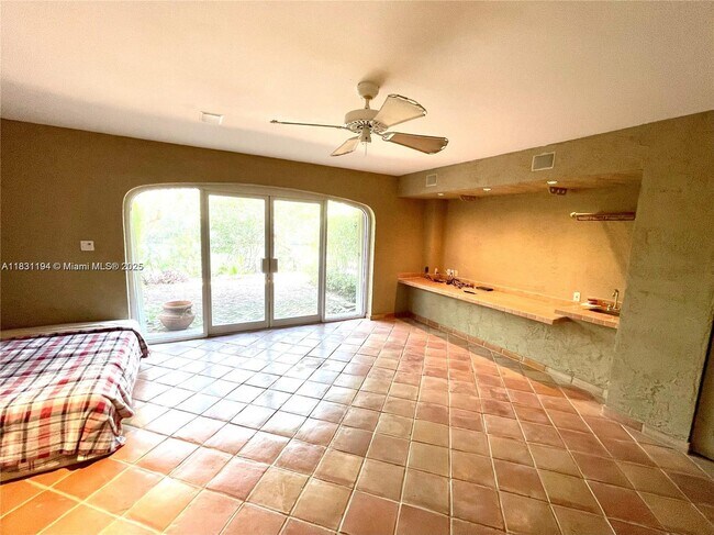 Building Photo - 6204 Paradise Point Dr