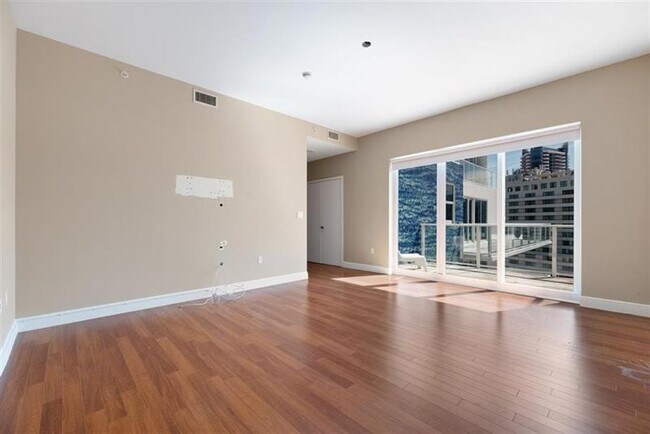 Building Photo - 6103 Aqua Ave
