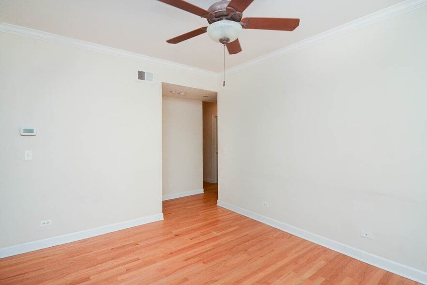 Building Photo - 3237 N Clifton Ave