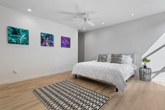 Building Photo - 4305 Roseland Ave