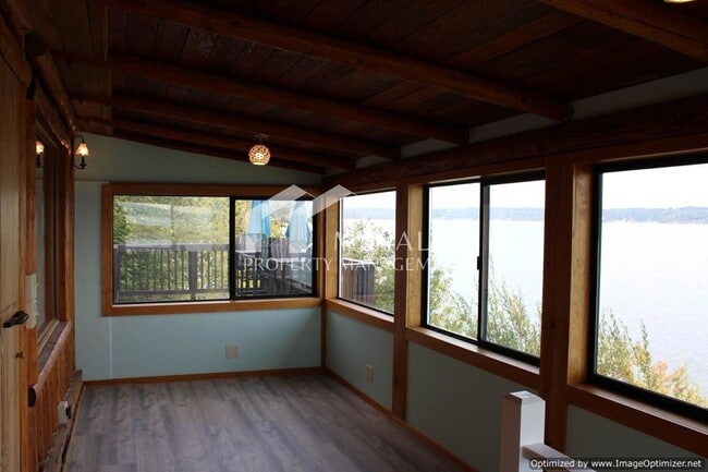 Building Photo - Waterfront Cottage with Views and beach ac...