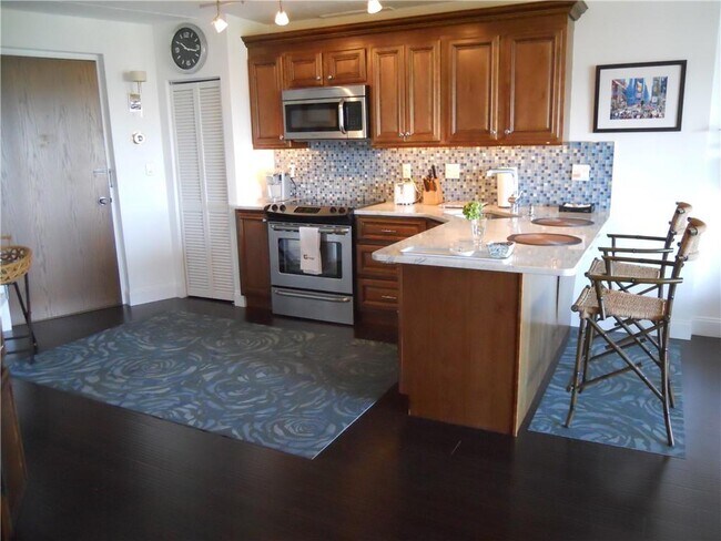 Building Photo - 1303 Capella S