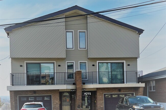 Building Photo - 215 12th St