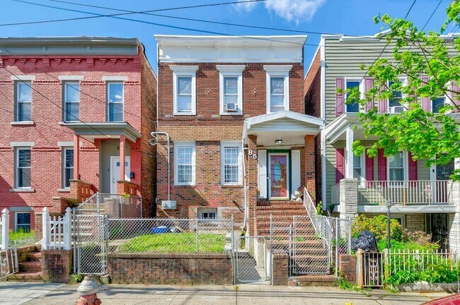 Building Photo - 85 Woodland Ave