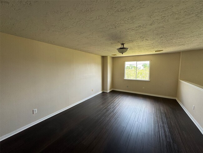 Building Photo - 20810 Deauville Dr