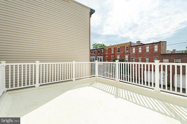 Building Photo - 825 S 12th St