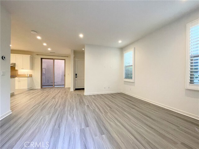 Building Photo - 119 Messenger