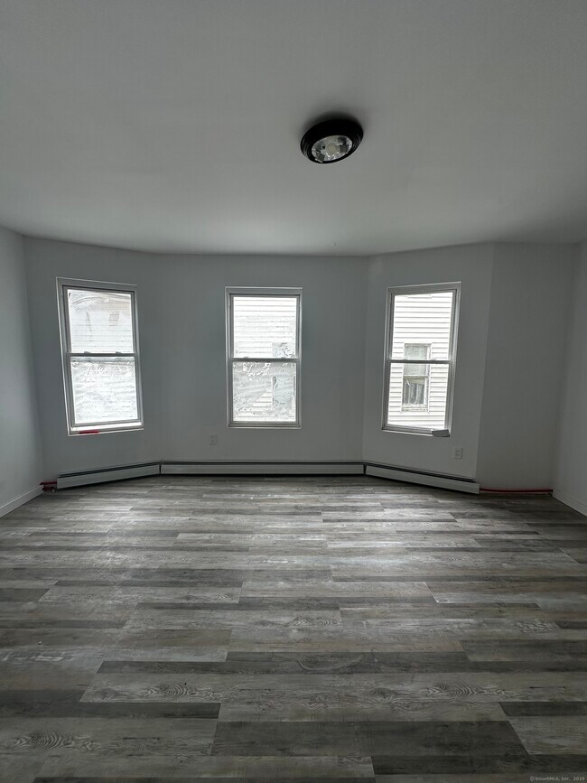 Building Photo - 210 Woodlawn Terrace
