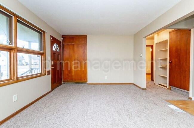 Building Photo - 4 Bedroom 2 Bath Cape Cod in Maple Hts