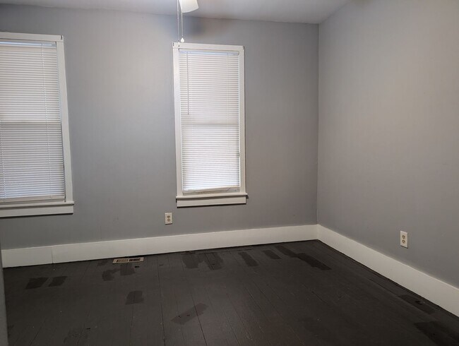 Building Photo - 1955 W 58th-Lower