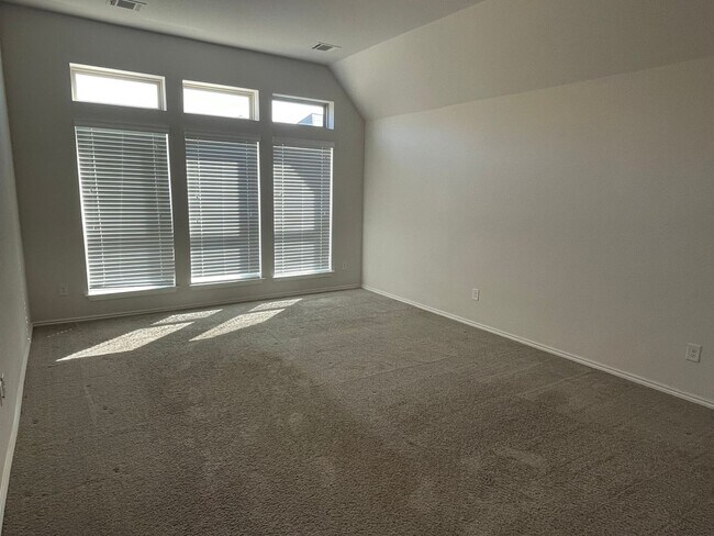 Building Photo - 4 Bedroom/3 Bath Kallinson Ranch Subdivision