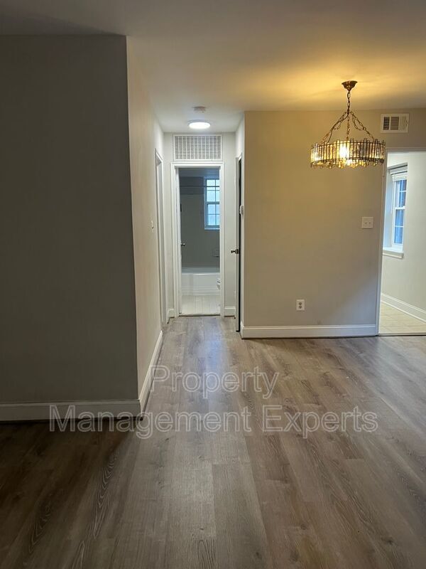 Building Photo - 1322 Fort Myer Dr